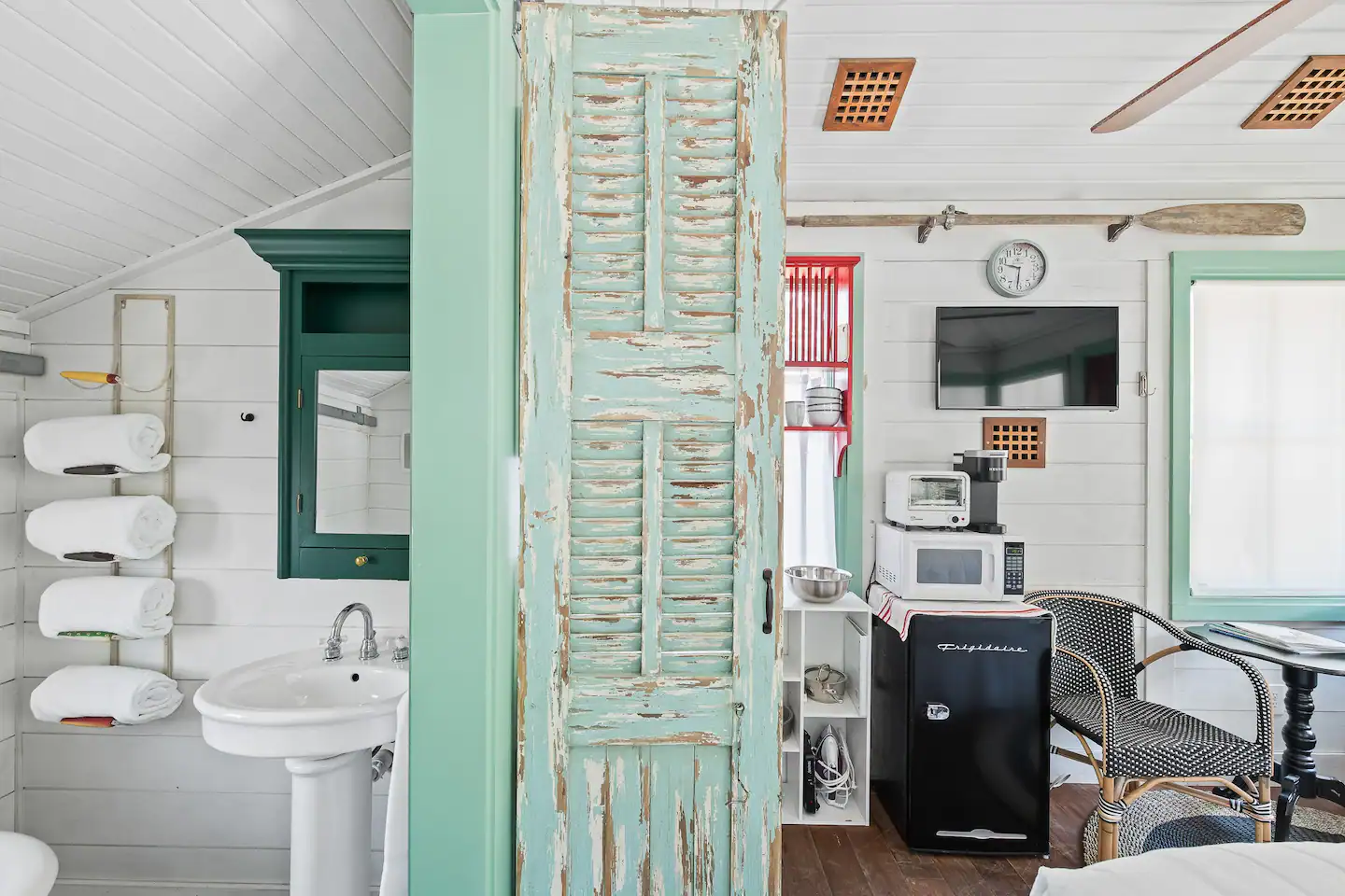 It got a claw foot soaking tub and kitchenette