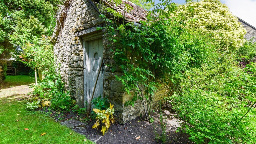 Garden outbuilding