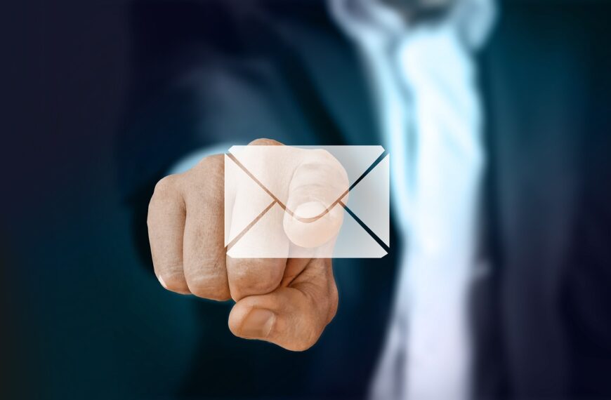 Holiday Let Emails & Messages to Send to Guests