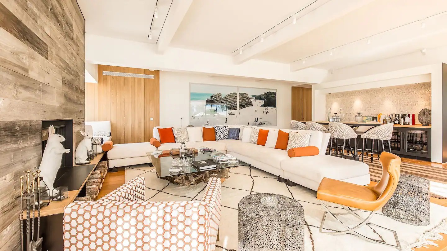 Open and inviting, perfect for gatherings.
