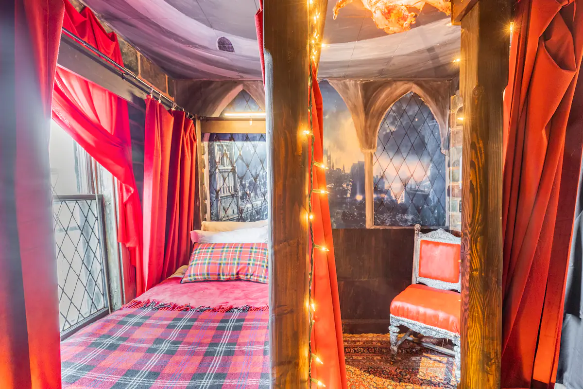 The room features mystical decor and museum-like props, creating a unique atmosphere.