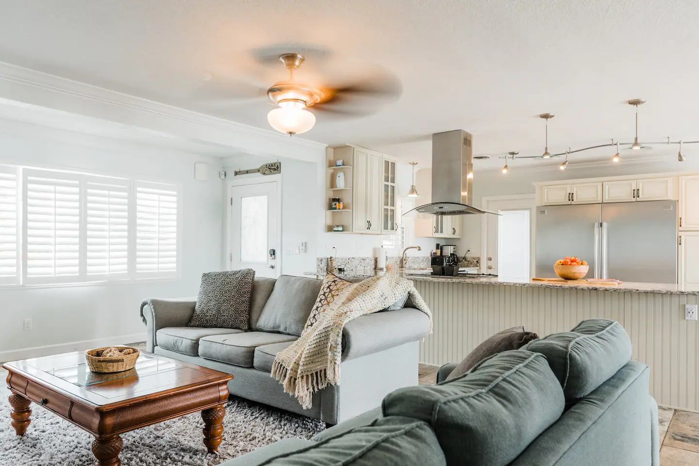 Very comfy and relaxing living room.