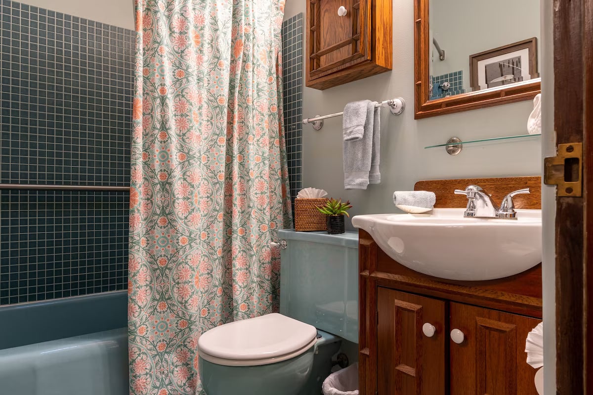 Master bedroom private bath