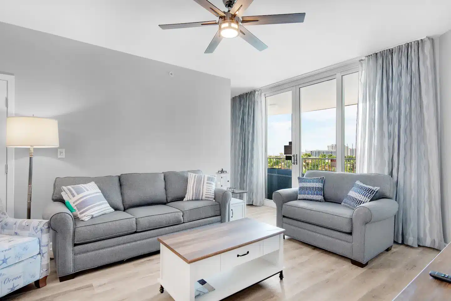 Lovely condo is a full 2BR/2BA